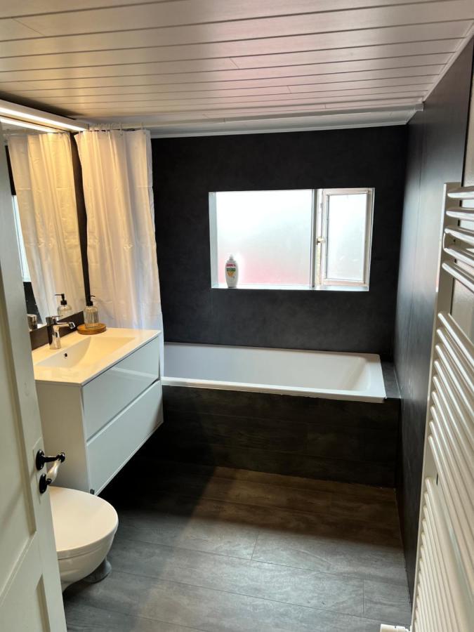 Day Dream Central Akureyri Three Bedroom Apt المظهر الخارجي الصورة