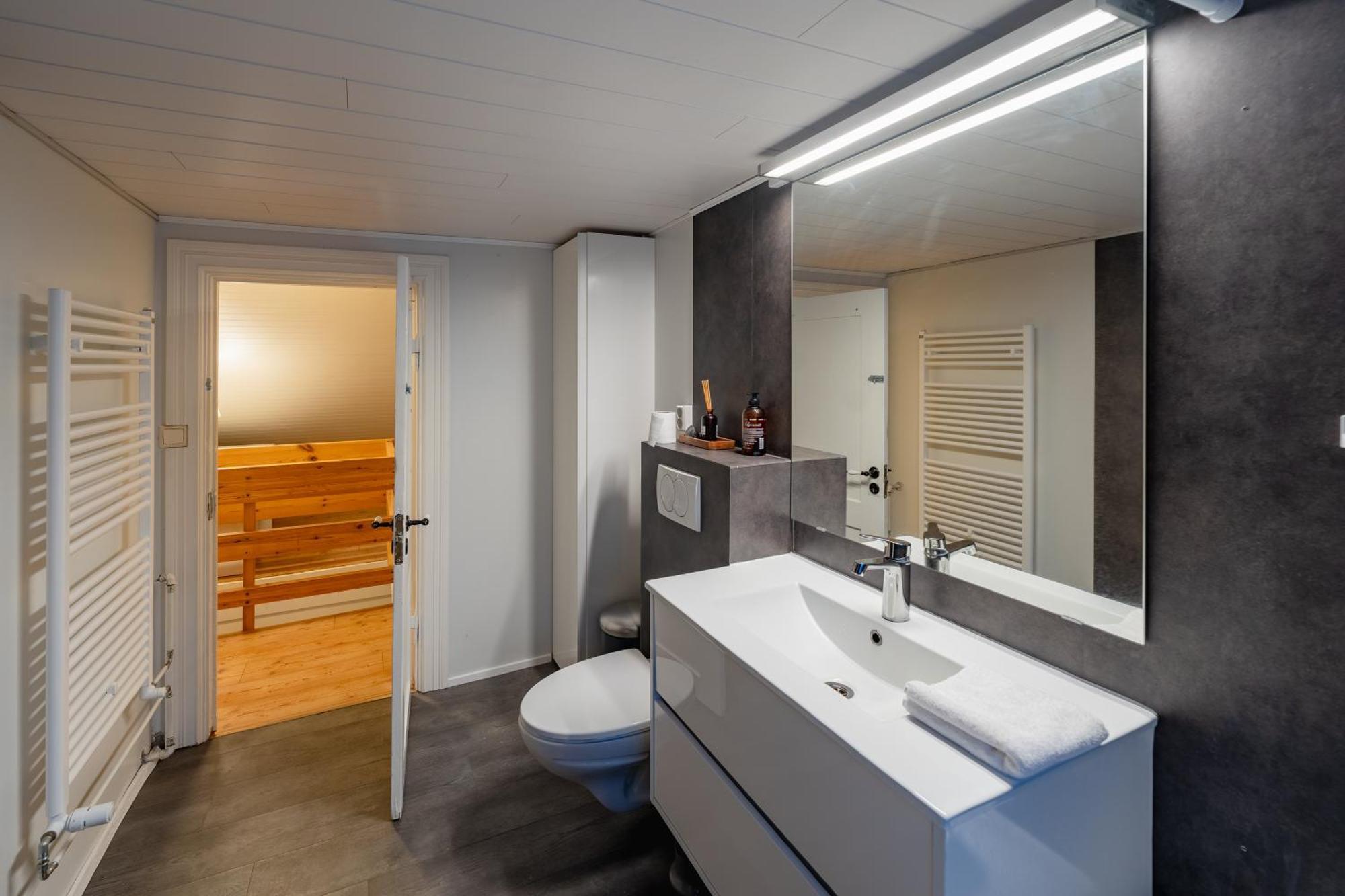 Day Dream Central Akureyri Three Bedroom Apt المظهر الخارجي الصورة
