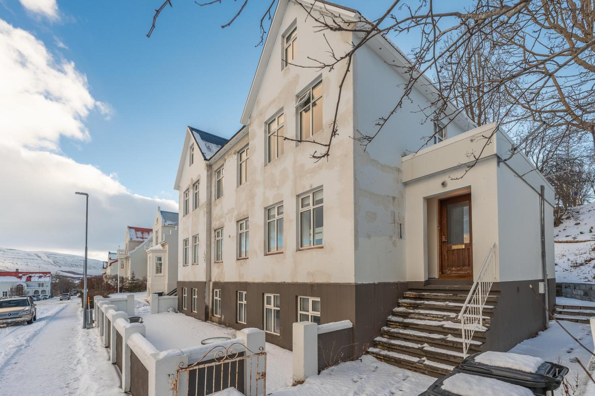 Day Dream Central Akureyri Three Bedroom Apt المظهر الخارجي الصورة